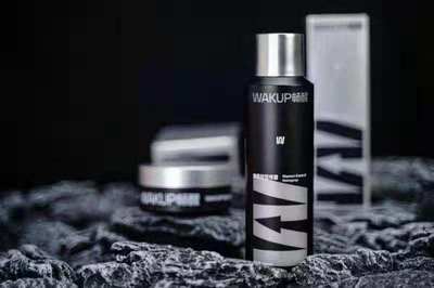 頭發(fā)如何保持干爽蓬松？暢醒噴霧發(fā)蠟給你答案